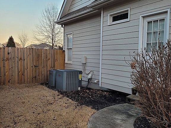 2nd image of 4514 Outlook Dr NE