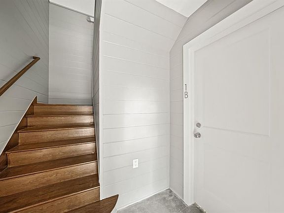 2nd image of 520 Lovett Blvd APT 1B