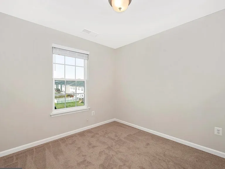 113 Montreal Way — Photo 17
