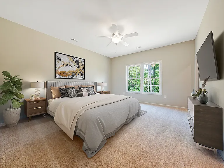 956 Carriage Pkwy — Photo 3