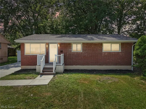 3237 Clearwater St NW, Warren, OH 44485