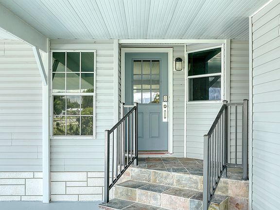 3rd image of 1187 BAREFOOT Circle