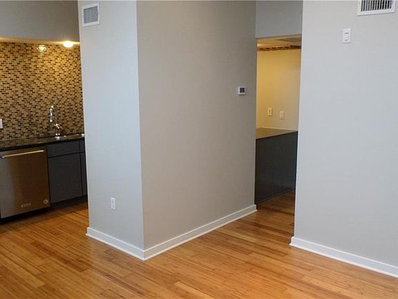5th image of 2200 Dickson Dr APT 226