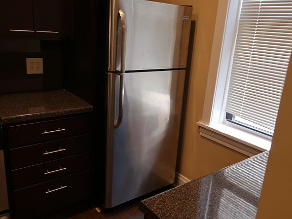 4th image of 1353 N Ashland Ave APT 2