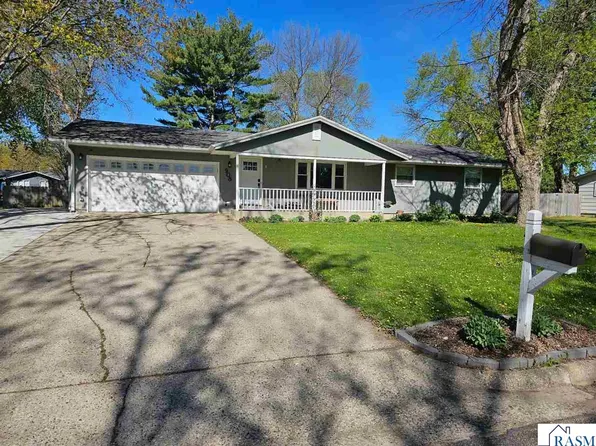 908 Woodlawn Ave, Le Sueur, MN 56058