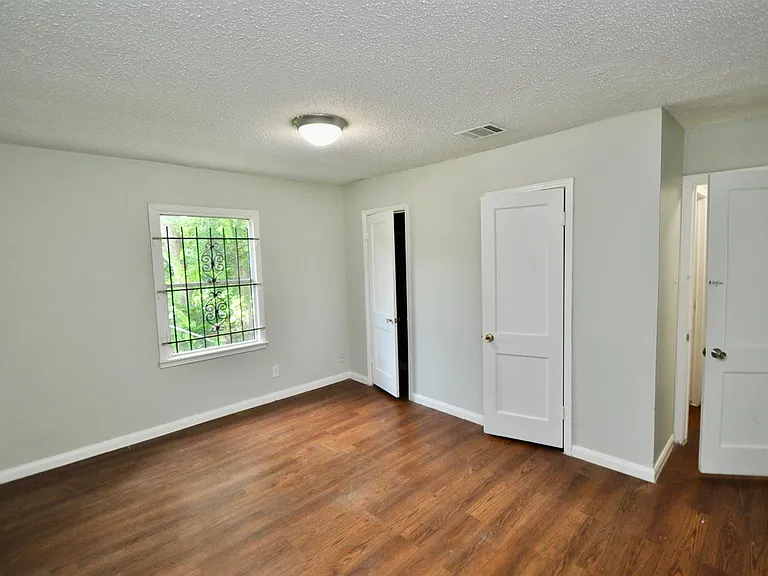 7622 Darnay Dr — Photo 11