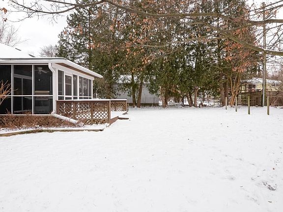 3rd image of 2983 Hilltop Dr