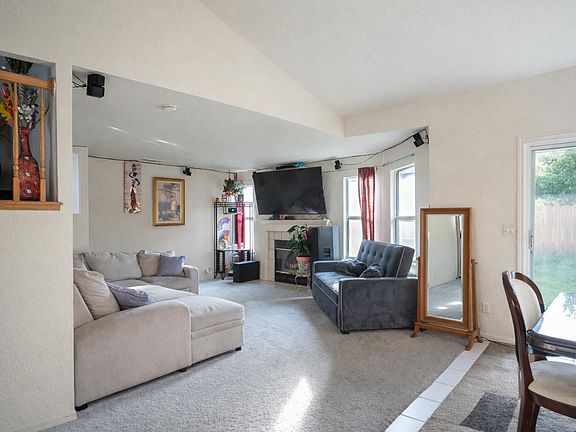 5th image of 913 Jayhawk Way