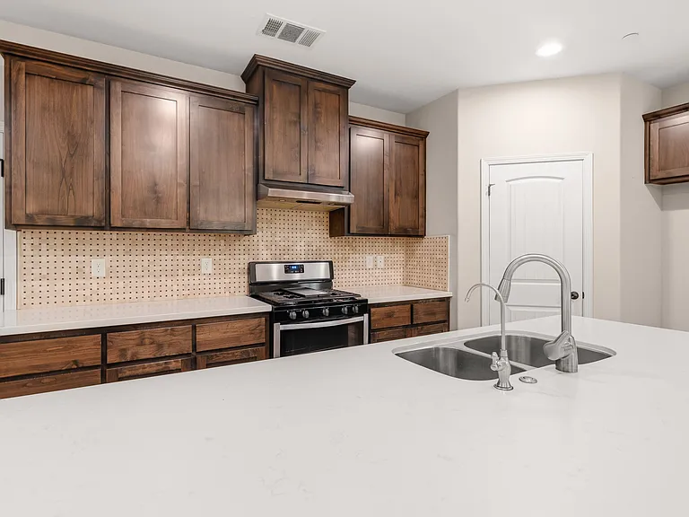 7303 Whiskey Creek Dr — Photo 20