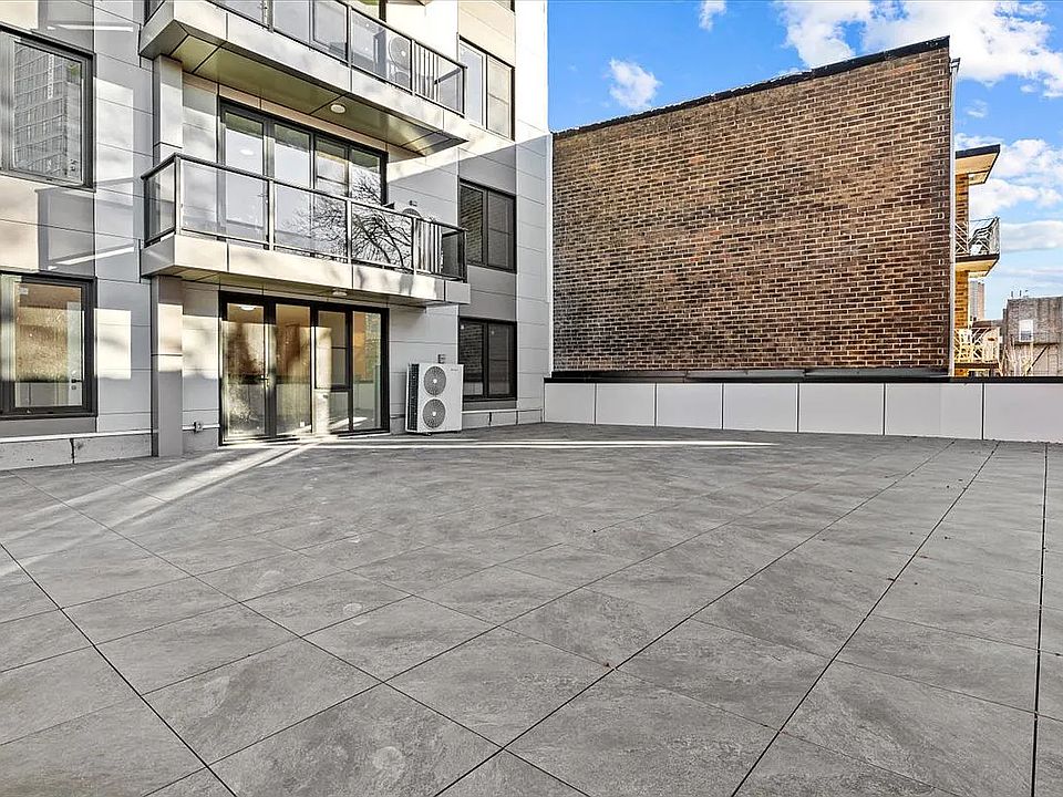 1st image of 2652 E 18th St #2A