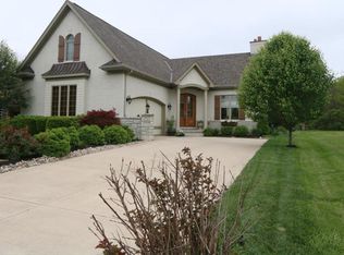 110 Carruthers Pond Dr, Cincinnati, OH 45246