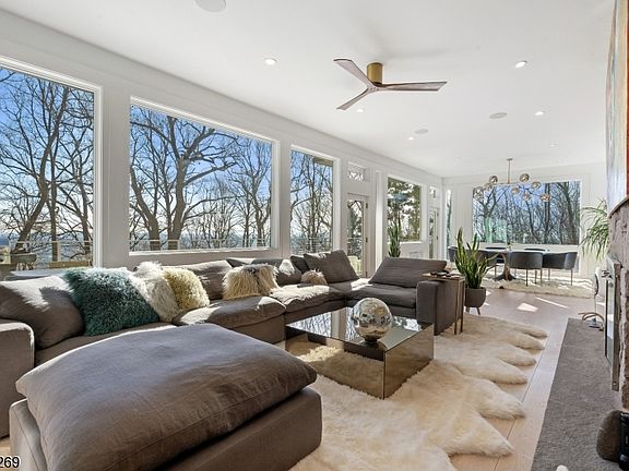 5th image of 62 Canterbury Ln