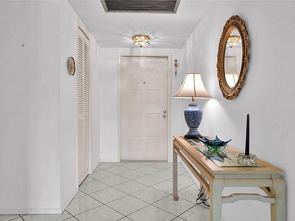 2nd image of 901 Cypress Terrace #201