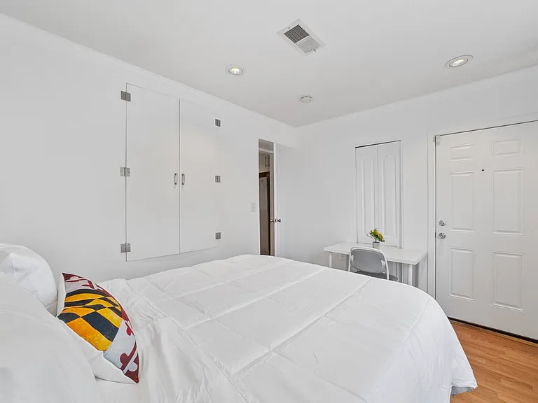 1304 Adams St NE #102 — Photo 10
