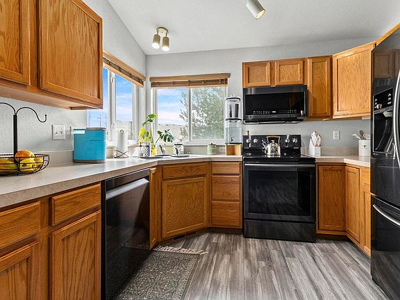 4th image of 1098 Lavender Ave