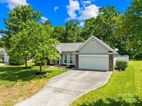 3006 Emerald Meadow Ln, Charlotte, NC 28273