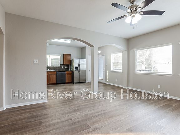 4th image of 1525 Claremont Garden Cir