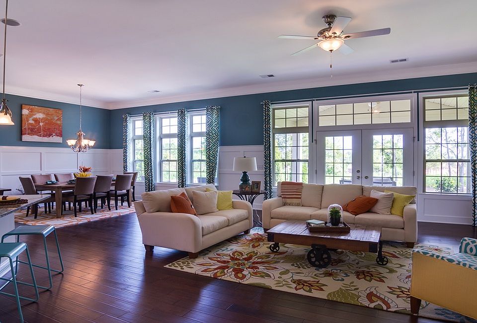 Similar Home - Family Room