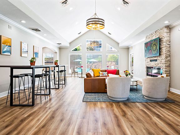 4th image of 400 Legends Terrace Dr #9-103