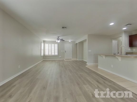 3rd image of 886 W Desert Hills Dr