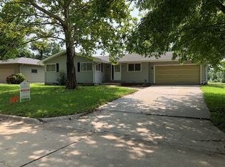 405 E Lewerenz St, Herington, KS 67449