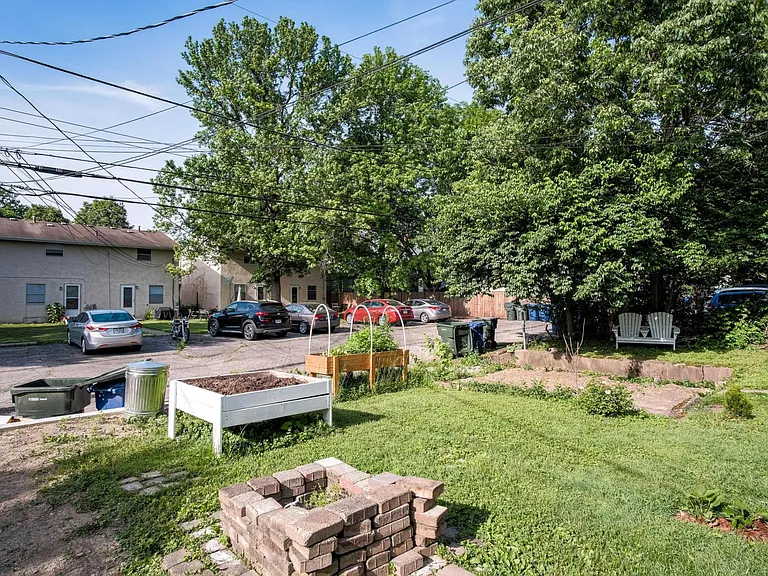 142 W California Ave — Photo 16