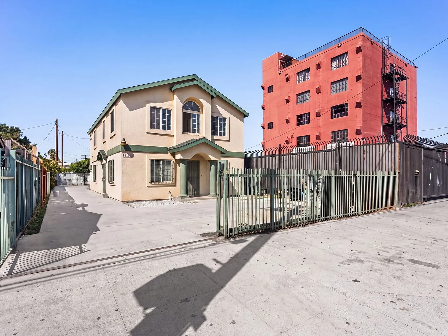 3 bed, 1100 sqft, $2,750 — Photo 1