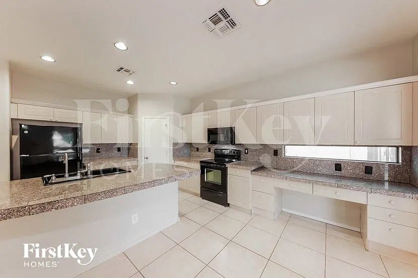 3 bed, 2.5 bath, 2001 sqft, $2,275 — Photo 4