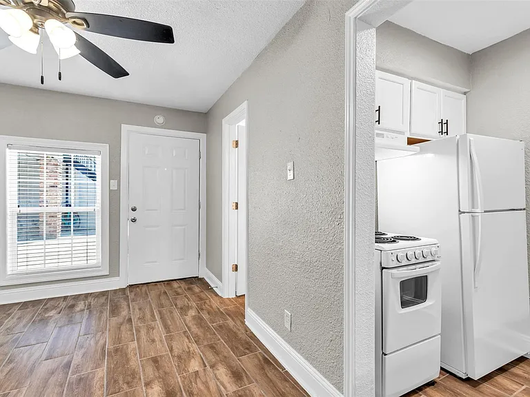 1423 Hawthorne St #2 — Photo 5