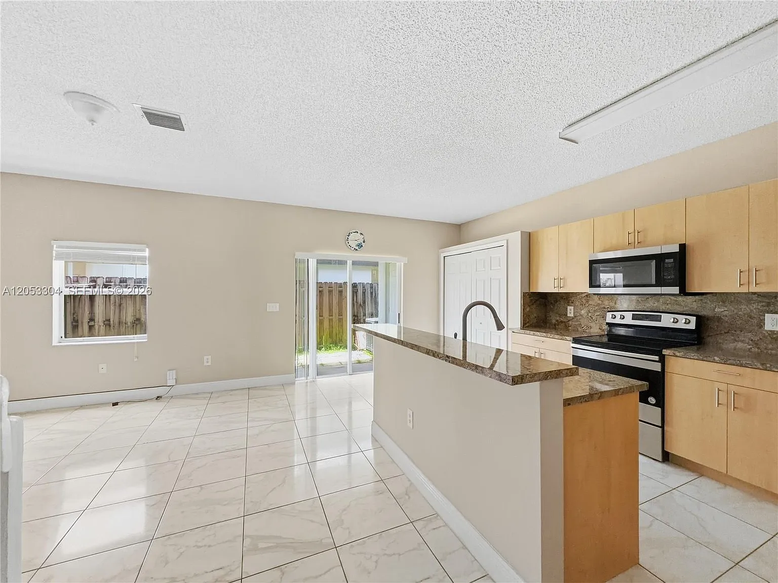 Towngate Condo Three — Photo 4