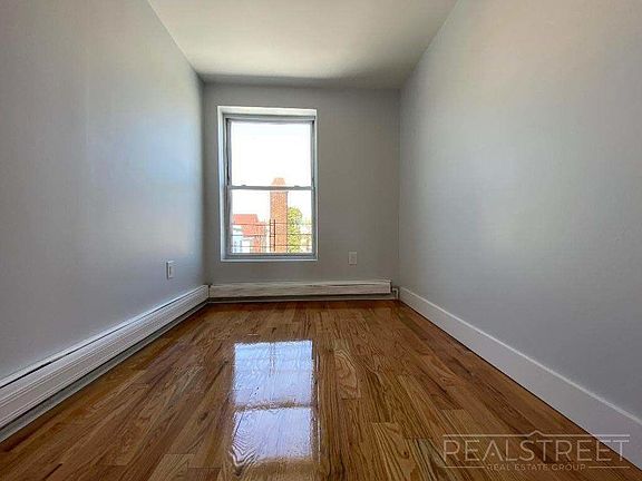 5th image of 313 Hancock St #3