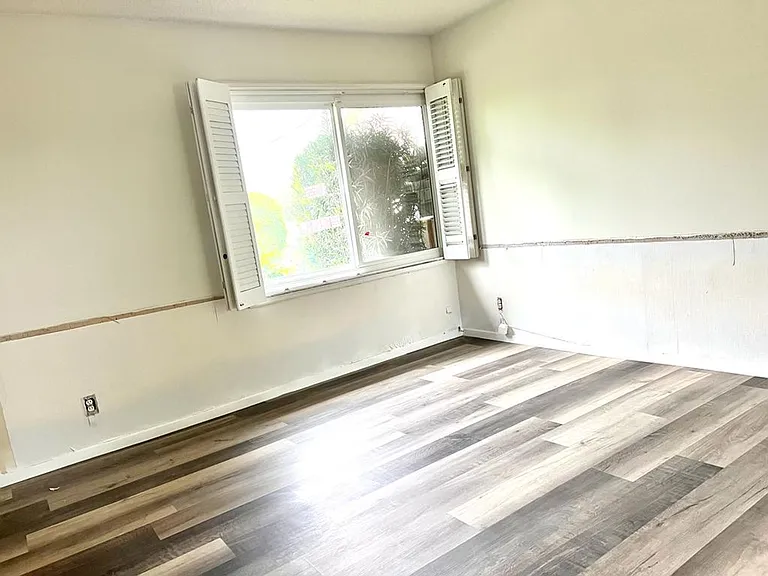 24360 Crestlawn St — Photo 23
