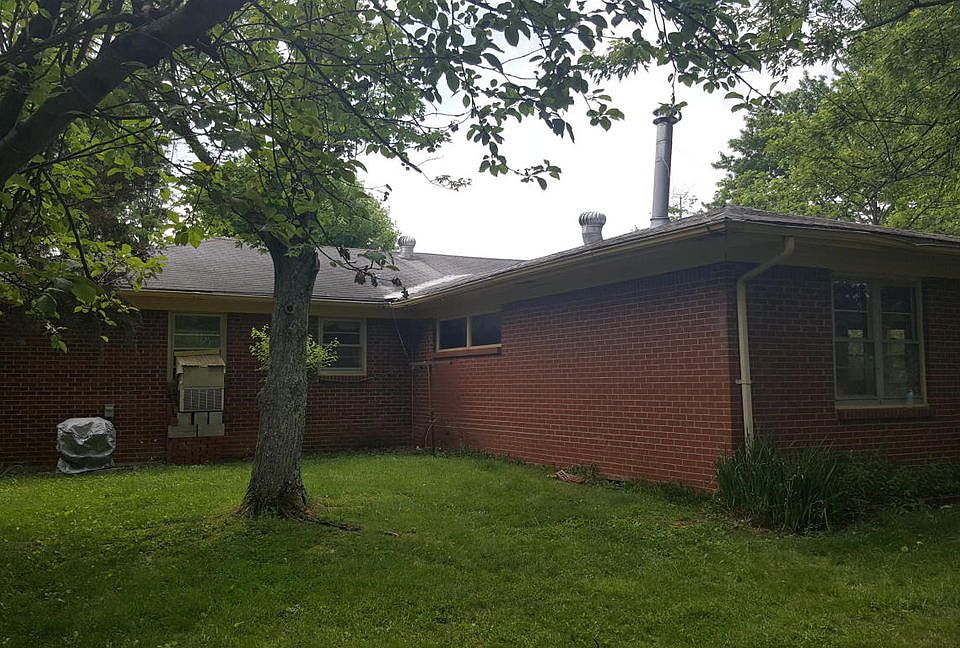 2nd image of 844 Cheyenne Rd