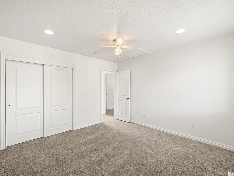 609 E Wilmington Ave — Photo 22