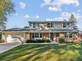 510 Sunset Ter, Lake Bluff, IL 60044