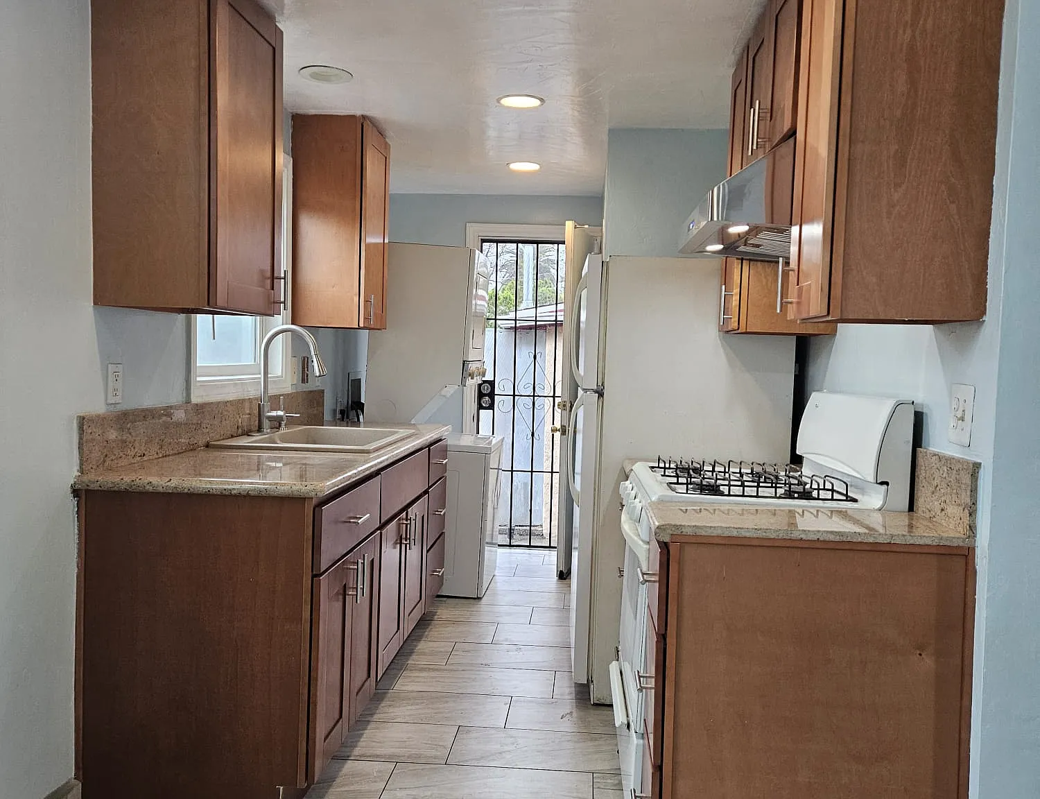 1 bed, 864 sqft, $1,450 — Photo 3
