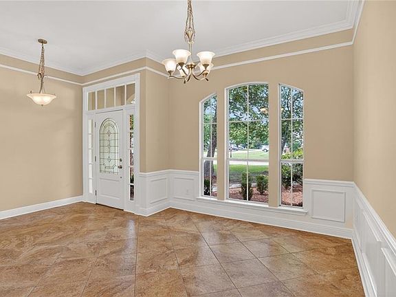 3rd image of 689 Goldflower Ln