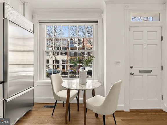 4th image of 1561 33rd St NW