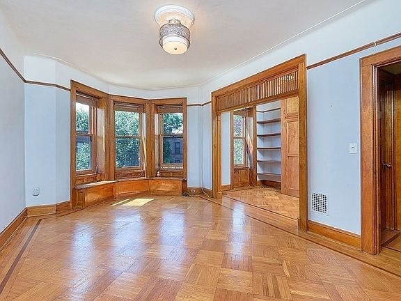 4th image of 211 Midwood St