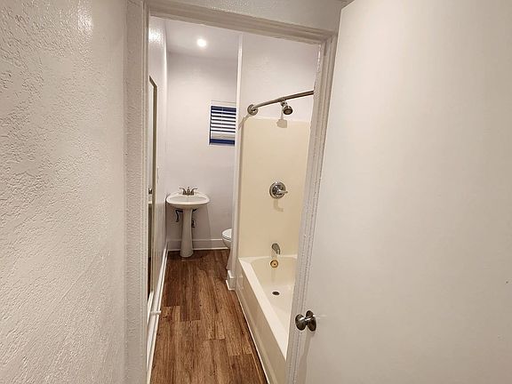 4th image of 1344 W 39th St #1352