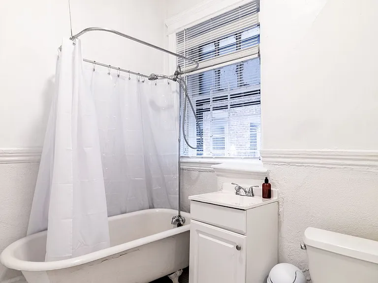 31 Queensberry St #3 — Photo 9