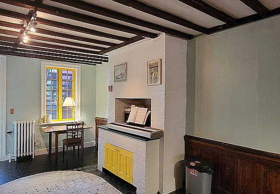 5th image of 842 President St #1