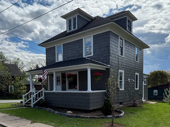 19 Mount View Ave, Tupper Lake, NY 12986