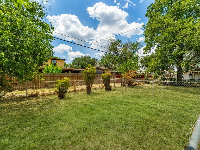 218 E Villaret Blvd — Photo 21