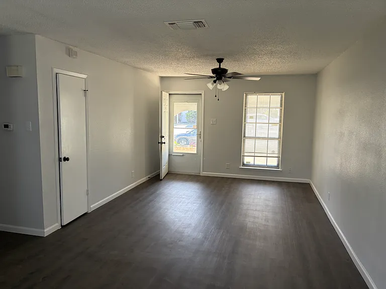 3602 Bremen St — Photo 12