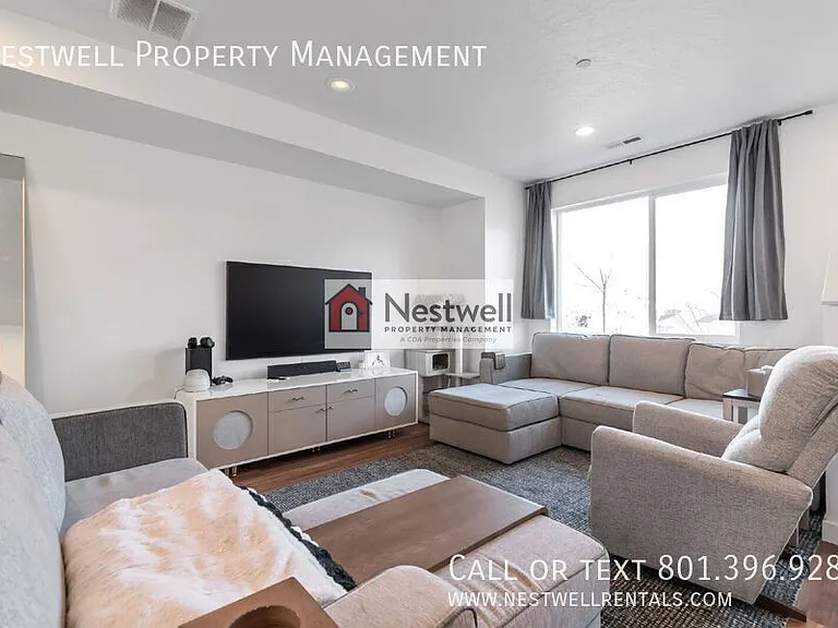359 N 700 W #21 — Photo 6