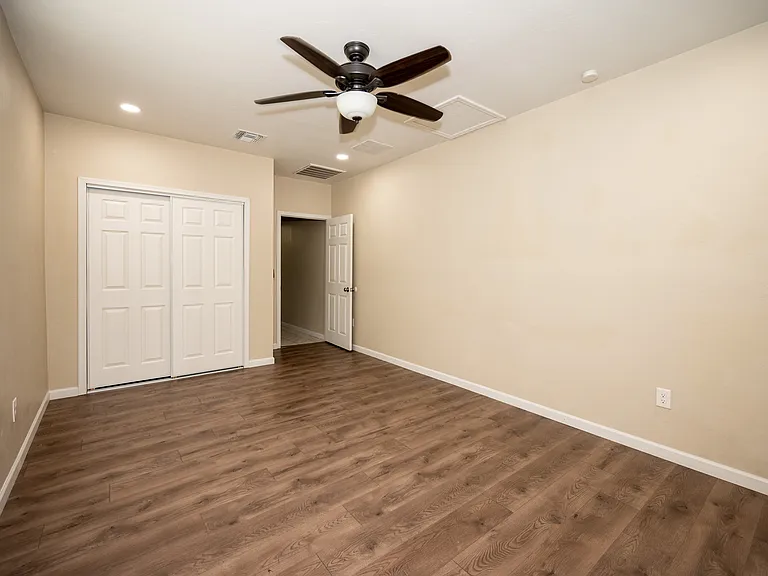 2217 E Silver St — Photo 11