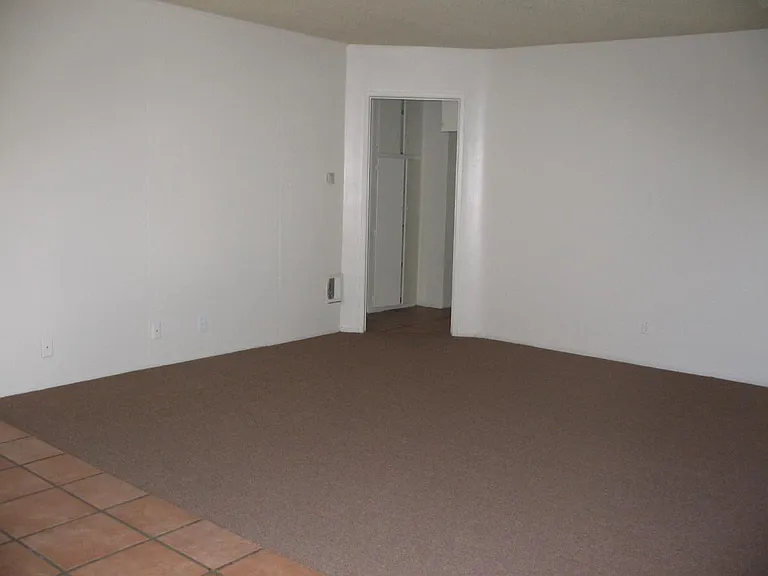 250 E Kingsley Ave — Photo 2