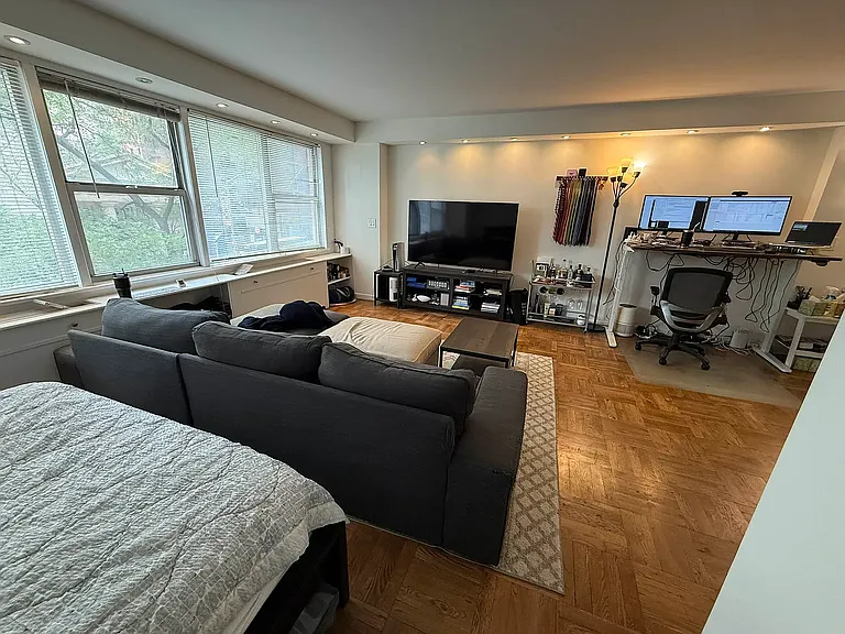 155 E 34th St #3N — Photo 3