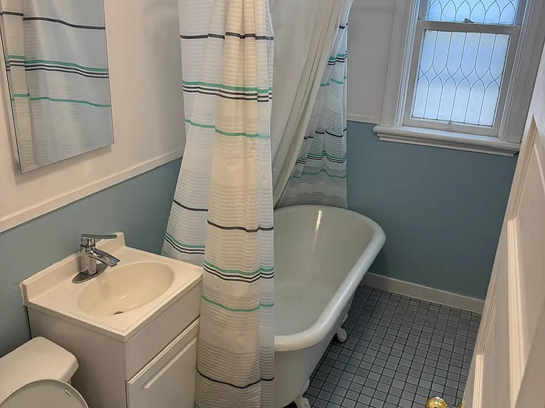 230 Percy St #2 — Photo 10